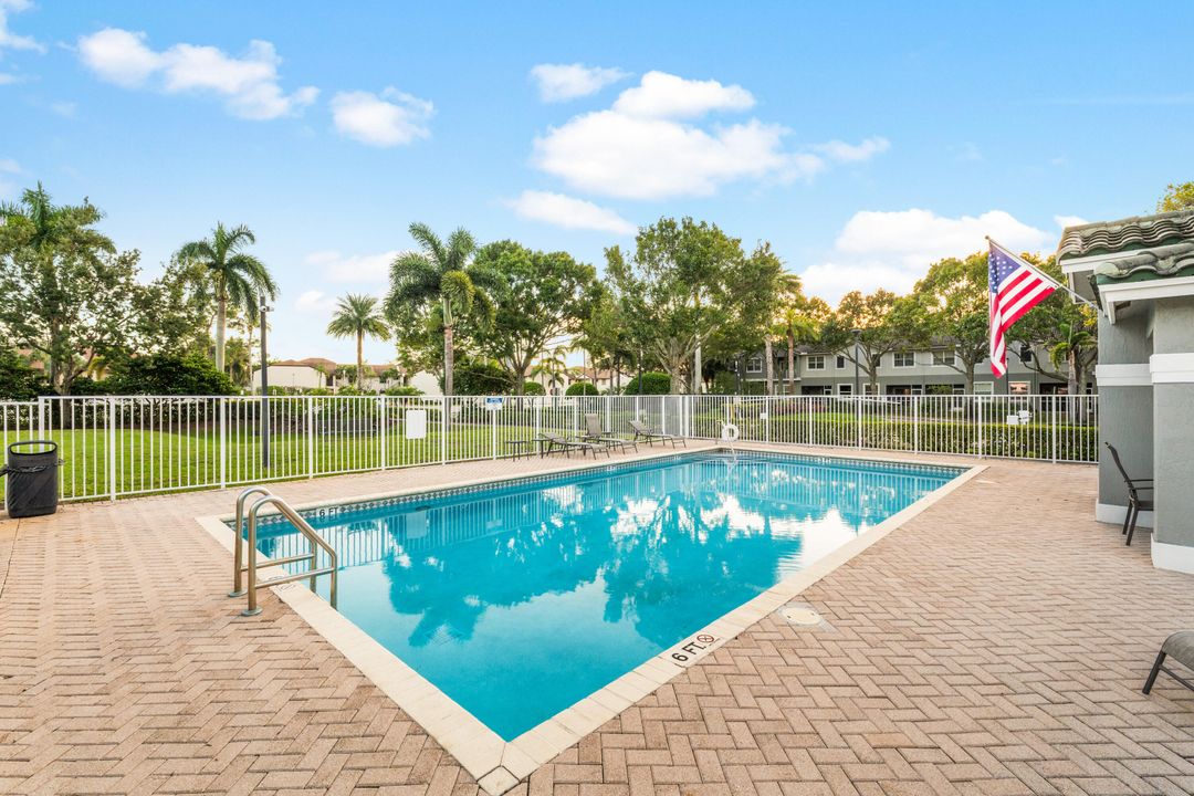 На продажу: $259,700 (3 спален, 2 ванн, 1316 Квадратных фут)