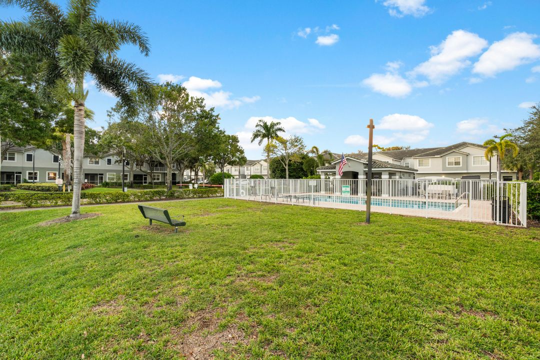 На продажу: $259,700 (3 спален, 2 ванн, 1316 Квадратных фут)