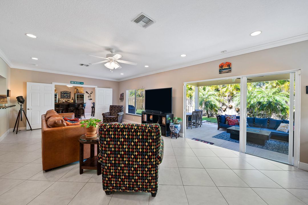 En Venta: $825,000 (3 camas, 2 baños, 1997 Pies cuadrados)