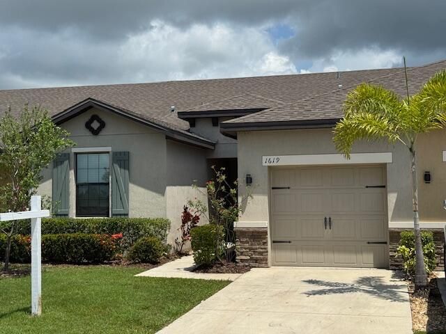 For Rent: $2,000 (3 beds, 2 baths, 1496 Square Feet)