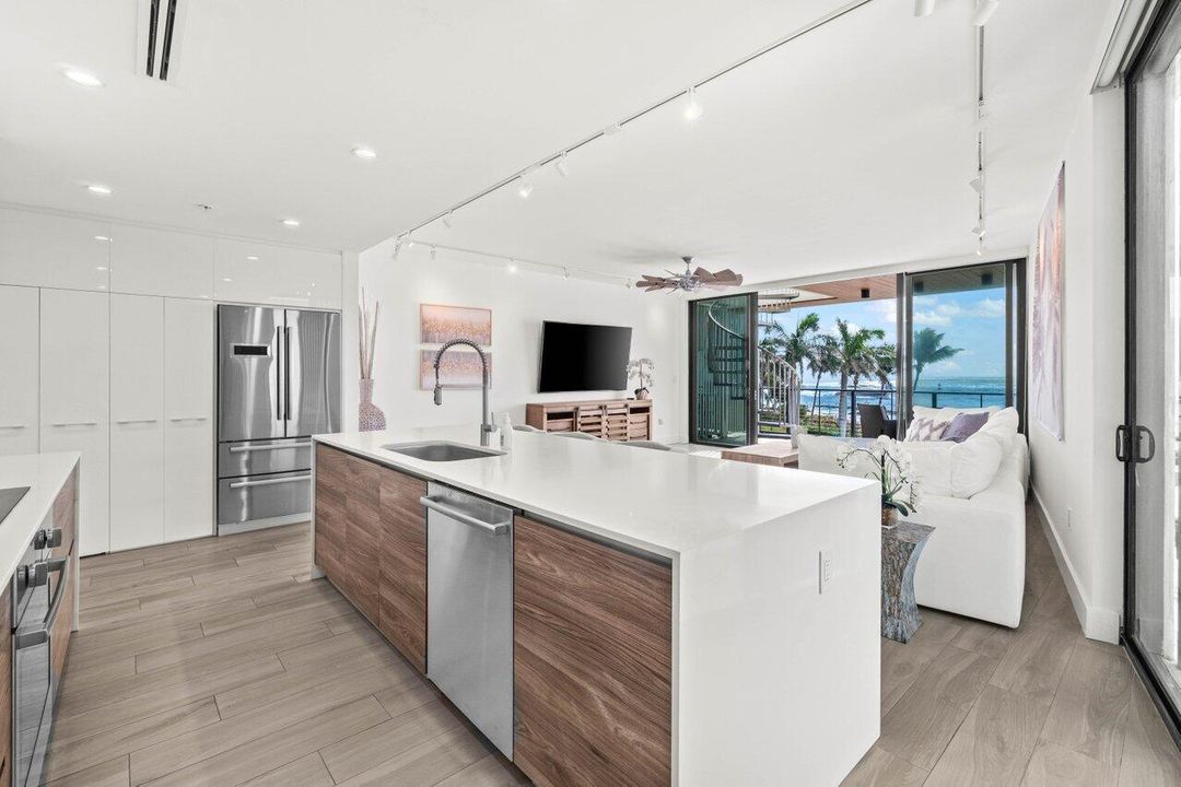 En Venta: $2,595,000 (2 camas, 2 baños, 1635 Pies cuadrados)