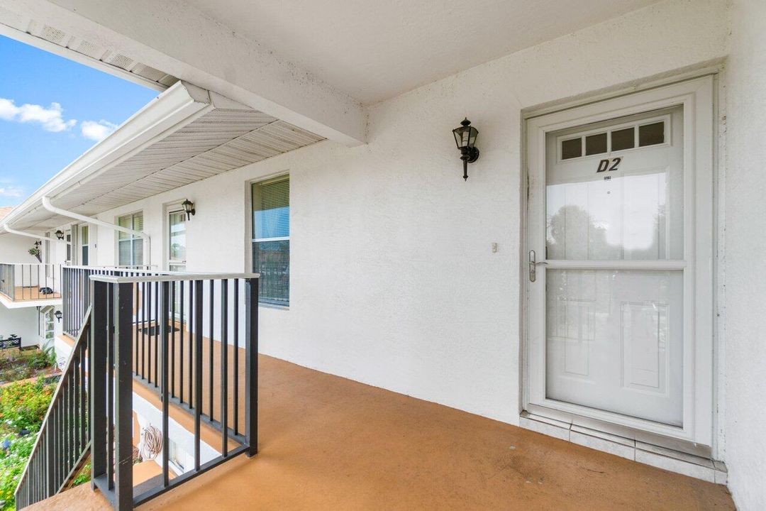 На продажу: $149,000 (2 спален, 2 ванн, 1208 Квадратных фут)