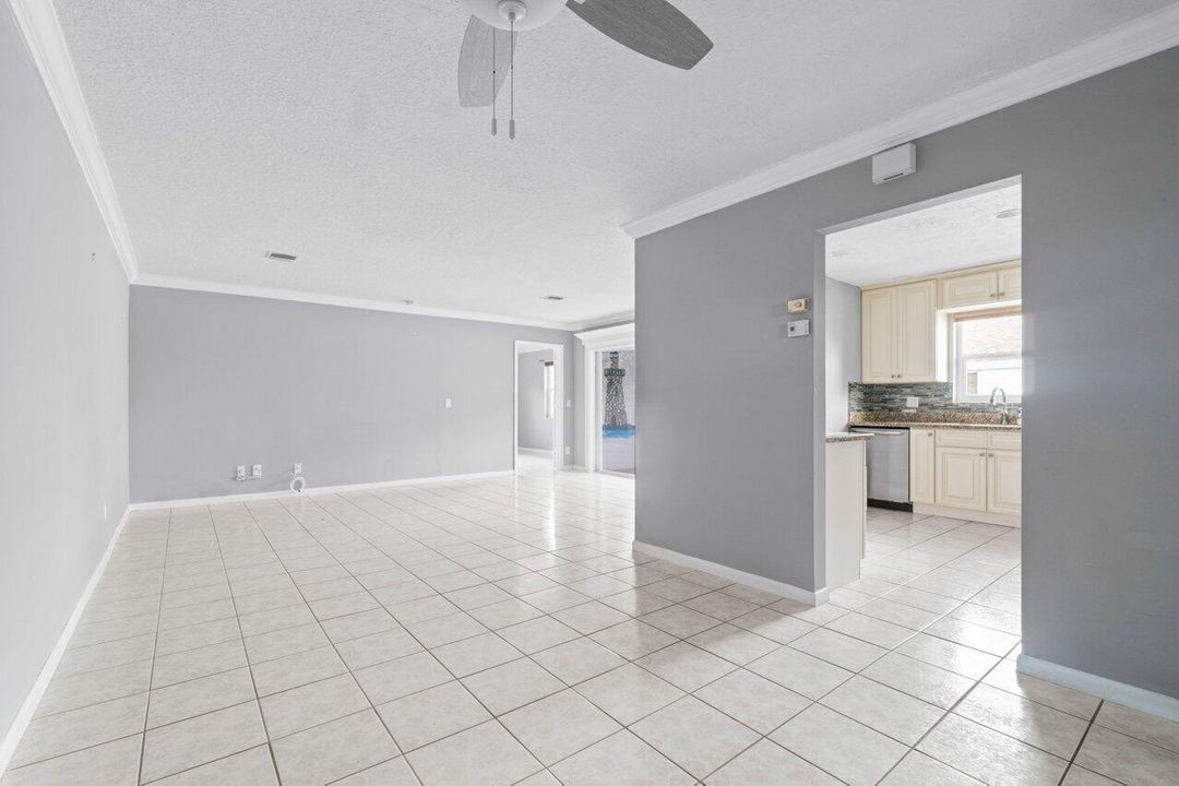 На продажу: $149,000 (2 спален, 2 ванн, 1208 Квадратных фут)