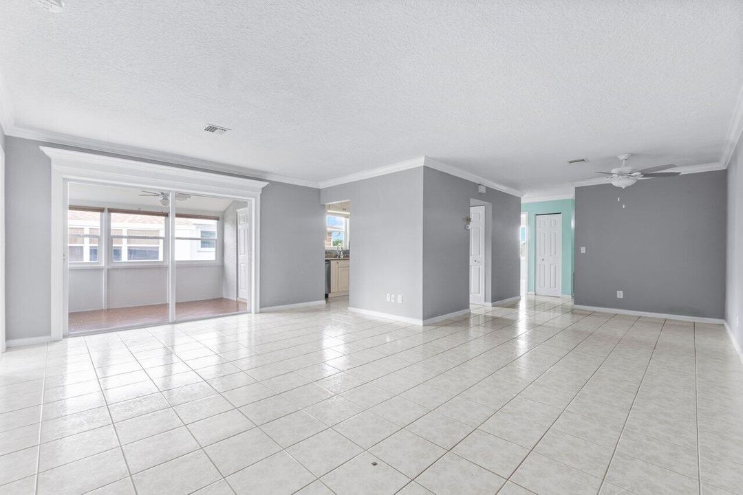 На продажу: $149,000 (2 спален, 2 ванн, 1208 Квадратных фут)