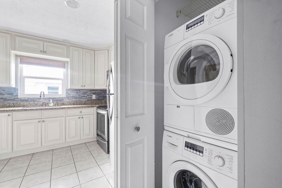 На продажу: $149,000 (2 спален, 2 ванн, 1208 Квадратных фут)