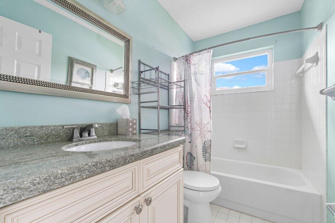 На продажу: $149,000 (2 спален, 2 ванн, 1208 Квадратных фут)