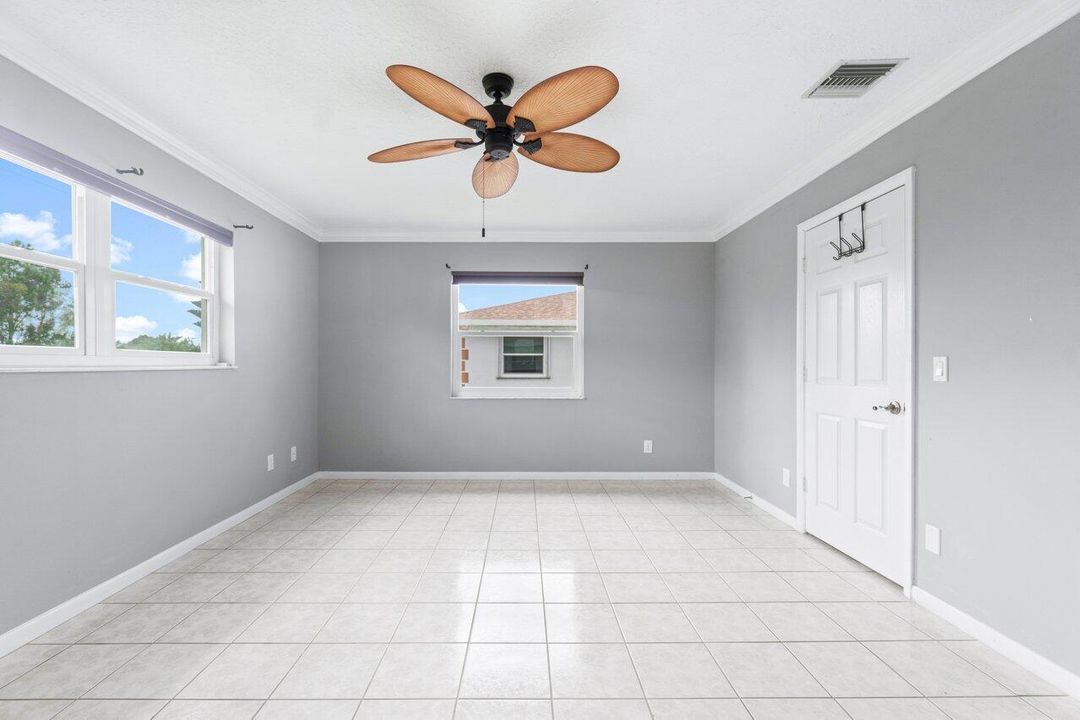 На продажу: $149,000 (2 спален, 2 ванн, 1208 Квадратных фут)