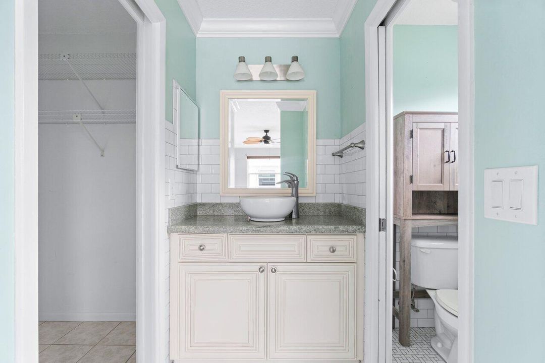 На продажу: $149,000 (2 спален, 2 ванн, 1208 Квадратных фут)