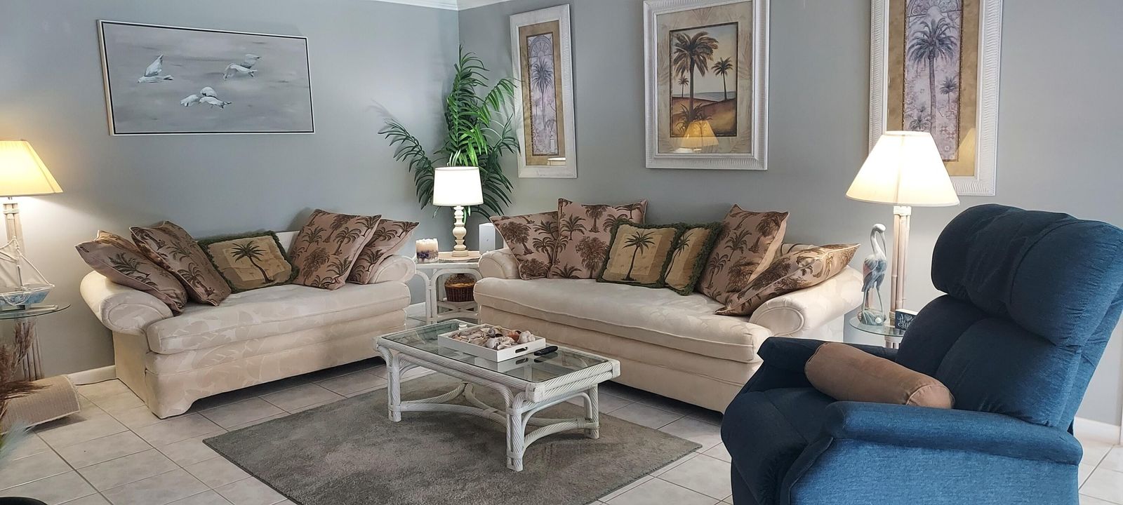 На продажу: $149,000 (2 спален, 2 ванн, 1208 Квадратных фут)