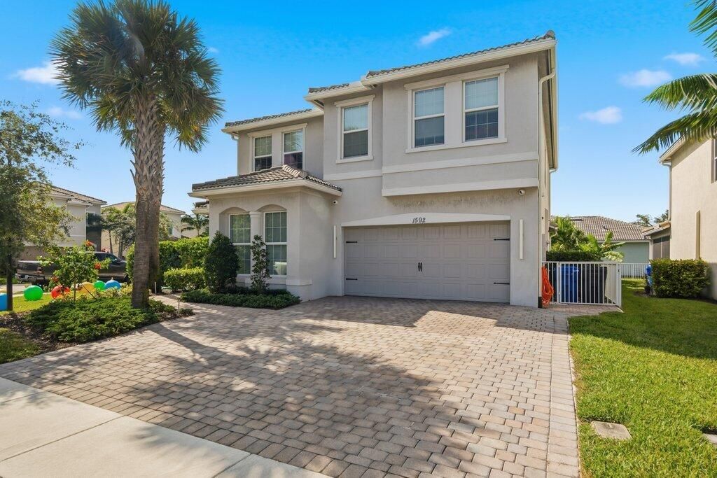 En Venta: $1,200,000 (5 camas, 2 baños, 2501 Pies cuadrados)