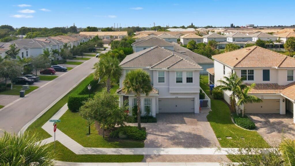 En Venta: $1,200,000 (5 camas, 2 baños, 2501 Pies cuadrados)