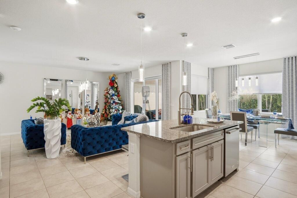 En Venta: $1,200,000 (5 camas, 2 baños, 2501 Pies cuadrados)