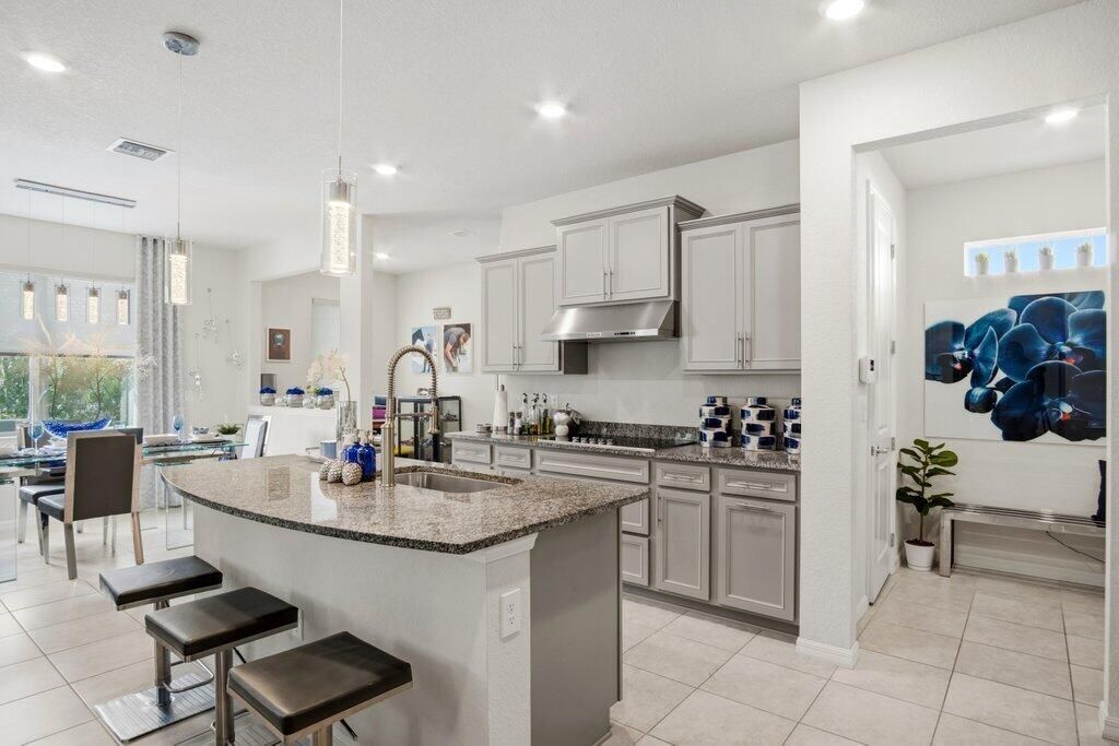 En Venta: $1,200,000 (5 camas, 2 baños, 2501 Pies cuadrados)