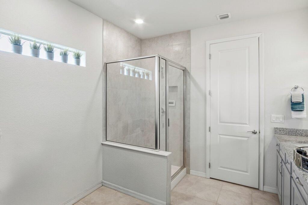 En Venta: $1,200,000 (5 camas, 2 baños, 2501 Pies cuadrados)