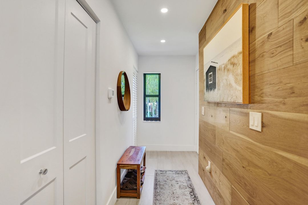 На продажу: $309,000 (2 спален, 2 ванн, 1216 Квадратных фут)