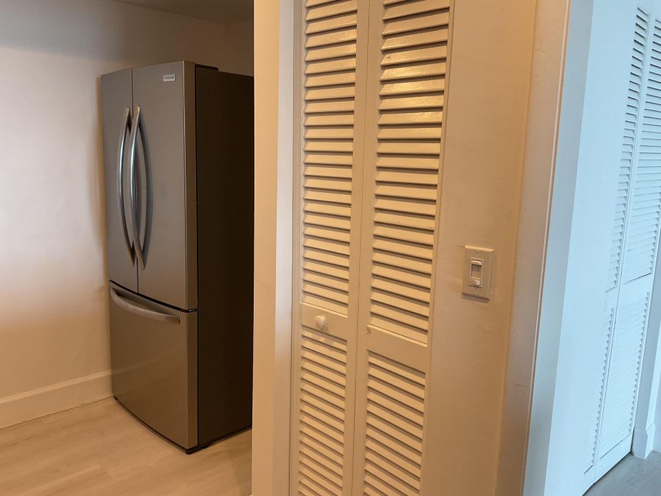 For Rent: $2,200 (2 beds, 2 baths, 1294 Square Feet)