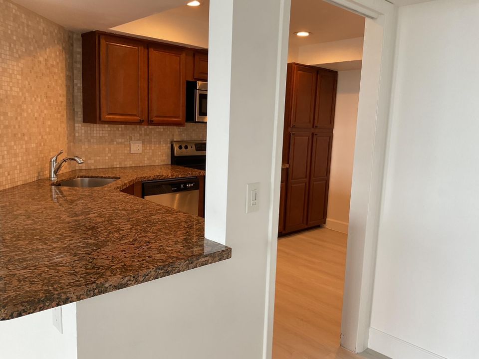 For Rent: $2,200 (2 beds, 2 baths, 1294 Square Feet)