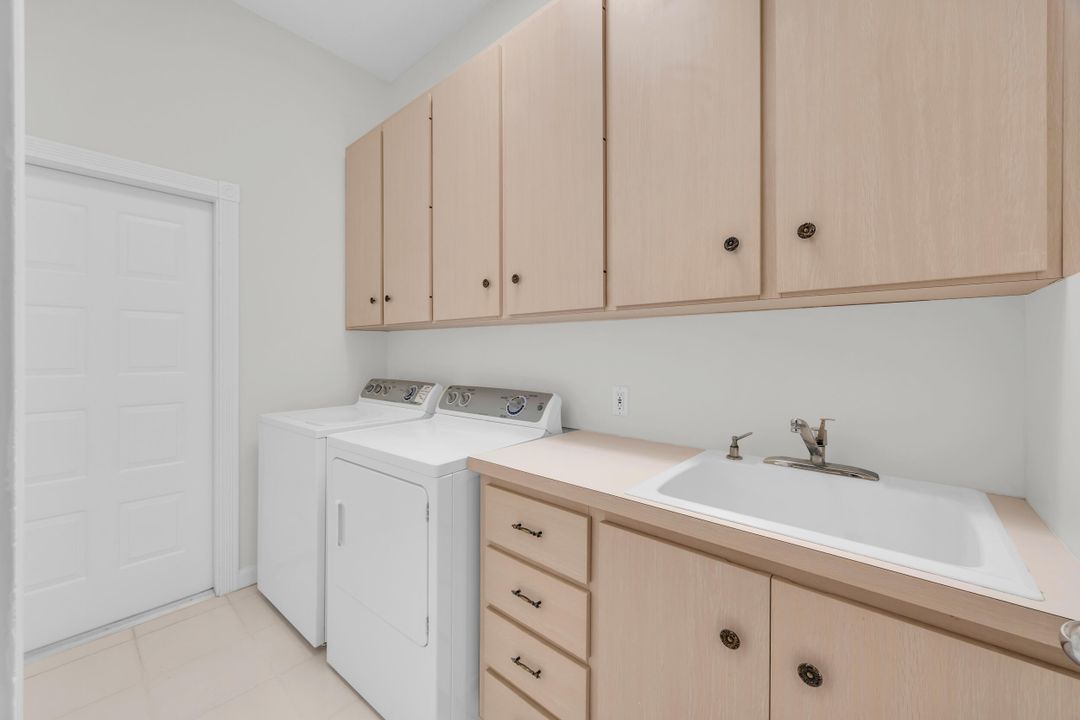 For Sale: $799,000 (3 beds, 2 baths, 1826 Square Feet)