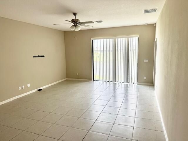 For Rent: $2,000 (3 beds, 2 baths, 1496 Square Feet)