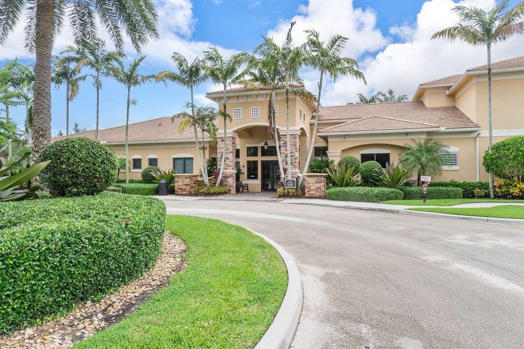 Active With Contract: $789,990 (4 beds, 3 baths, 2281 Square Feet)