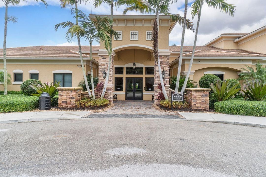 Active With Contract: $789,990 (4 beds, 3 baths, 2281 Square Feet)