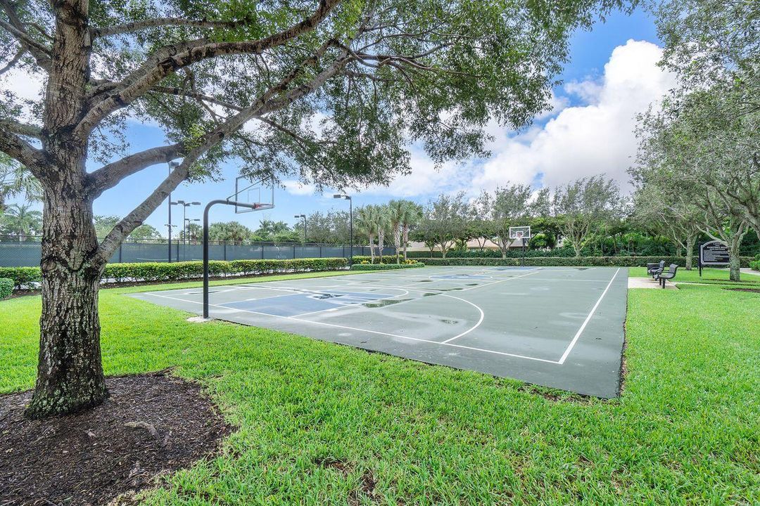 Active With Contract: $789,990 (4 beds, 3 baths, 2281 Square Feet)