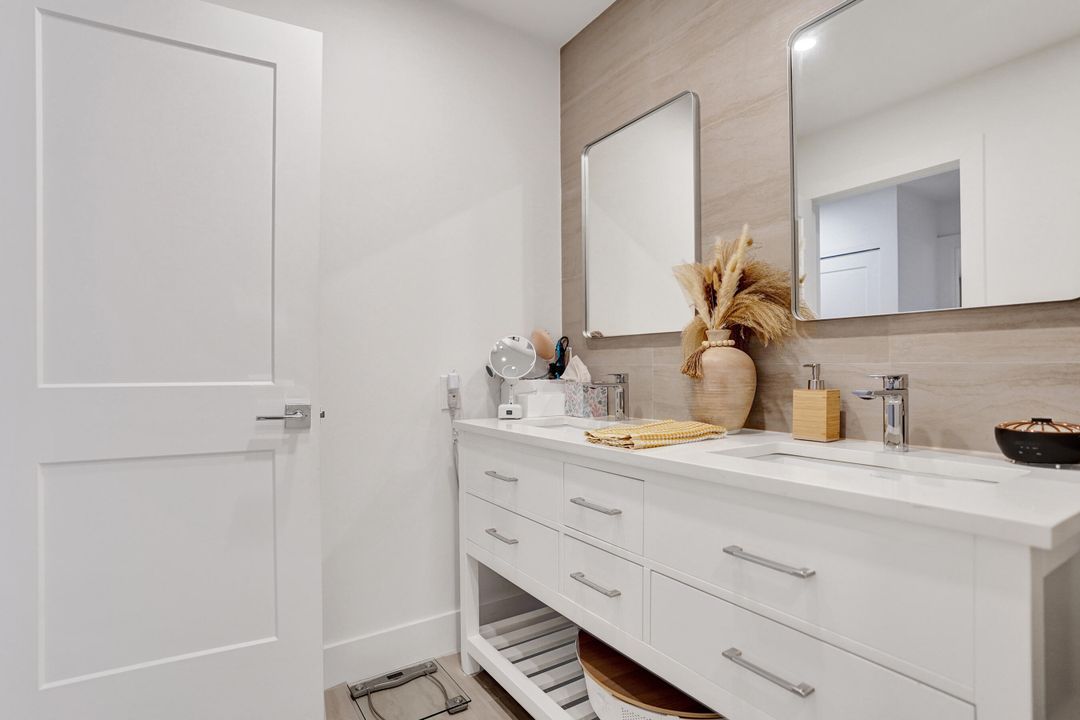 На продажу: $309,000 (2 спален, 2 ванн, 1216 Квадратных фут)