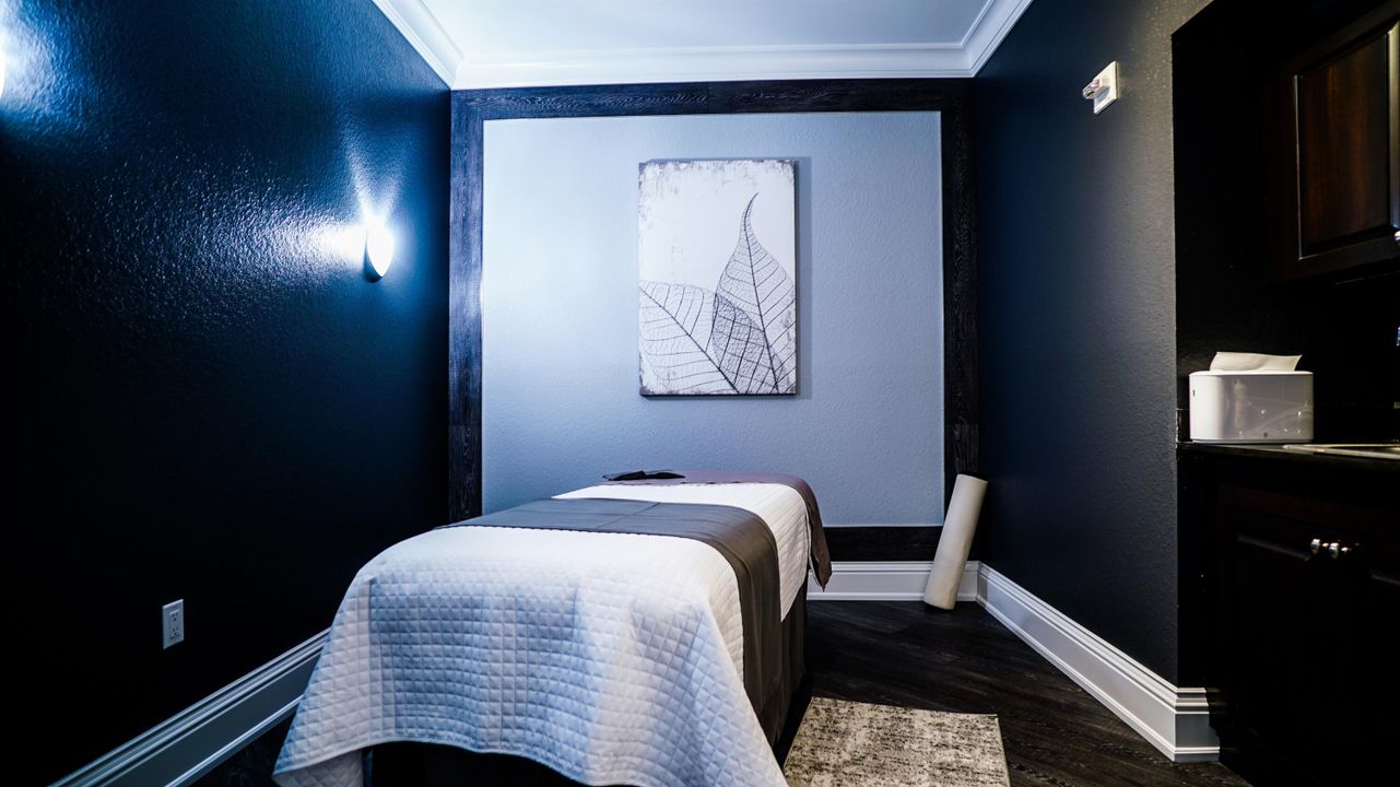 For Sale: $3,495,000 (7 beds, 6 baths, 5505 Square Feet)