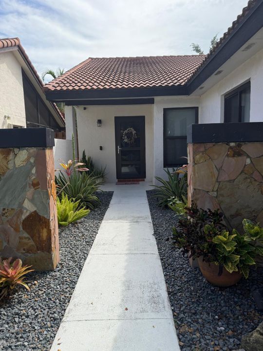 For Rent: $5,100 (4 beds, 2 baths, 2208 Square Feet)