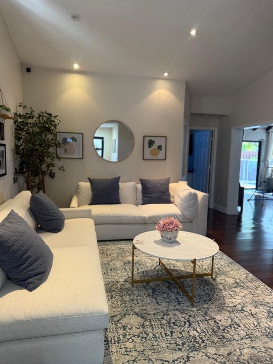 For Rent: $5,100 (4 beds, 2 baths, 2208 Square Feet)