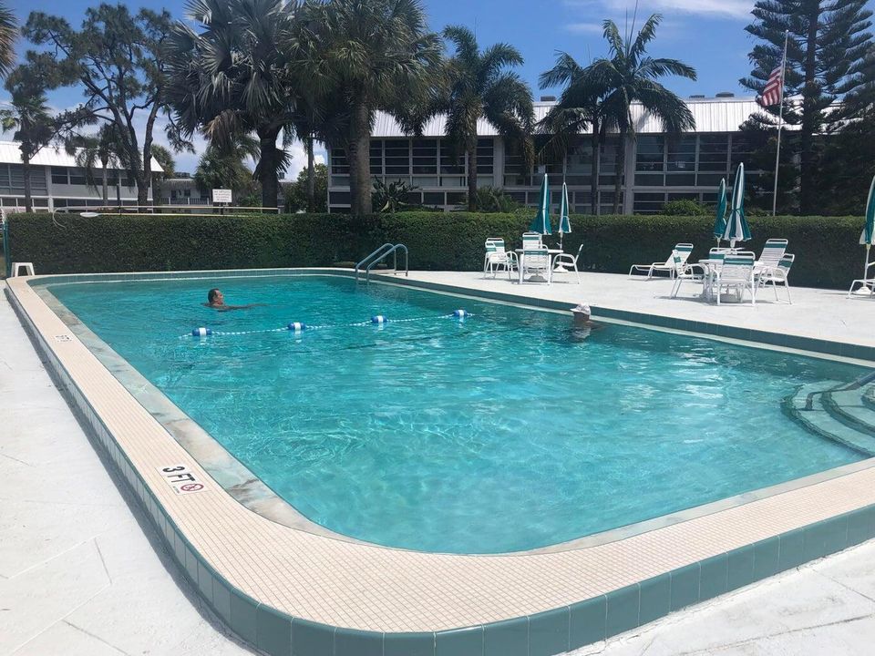 For Rent: $1,800 (1 beds, 1 baths, 696 Square Feet)