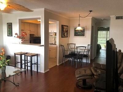For Rent: $1,800 (1 beds, 1 baths, 696 Square Feet)