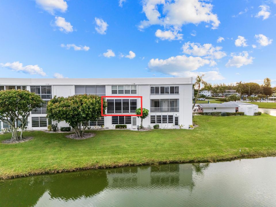 For Sale: $165,000 (2 beds, 2 baths, 1062 Square Feet)