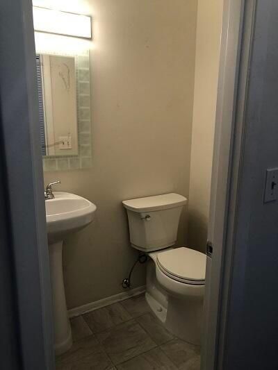 For Rent: $1,800 (1 beds, 1 baths, 696 Square Feet)