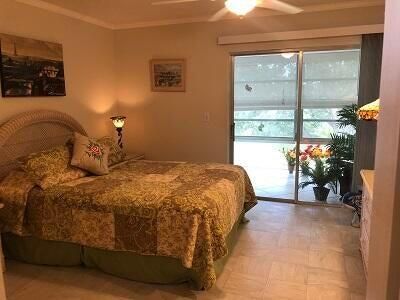 For Rent: $1,800 (1 beds, 1 baths, 696 Square Feet)