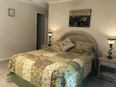 For Rent: $1,800 (1 beds, 1 baths, 696 Square Feet)