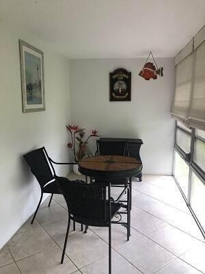For Rent: $1,800 (1 beds, 1 baths, 696 Square Feet)