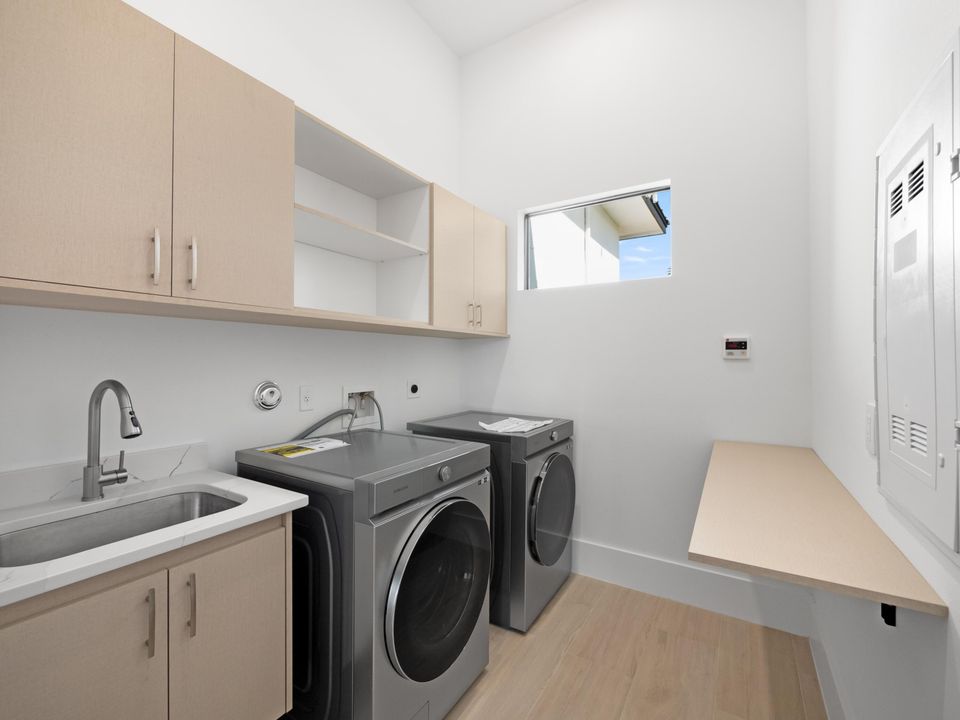 На продажу: $1,175,000 (4 спален, 2 ванн, 3089 Квадратных фут)