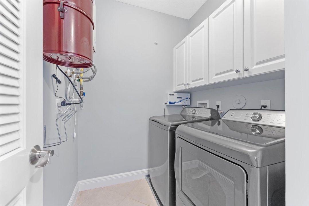 Active With Contract: $975,000 (4 beds, 3 baths, 3134 Square Feet)