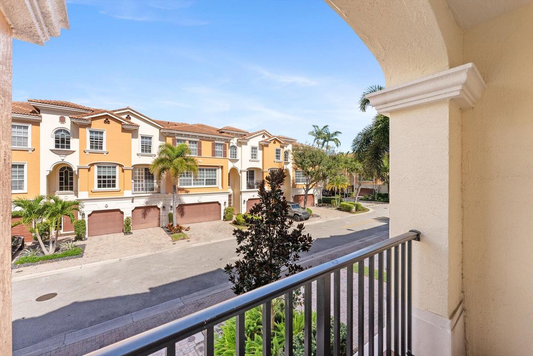 Active With Contract: $975,000 (4 beds, 3 baths, 3134 Square Feet)