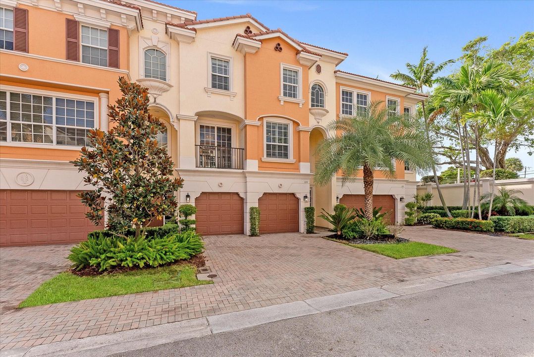 Active With Contract: $975,000 (4 beds, 3 baths, 3134 Square Feet)