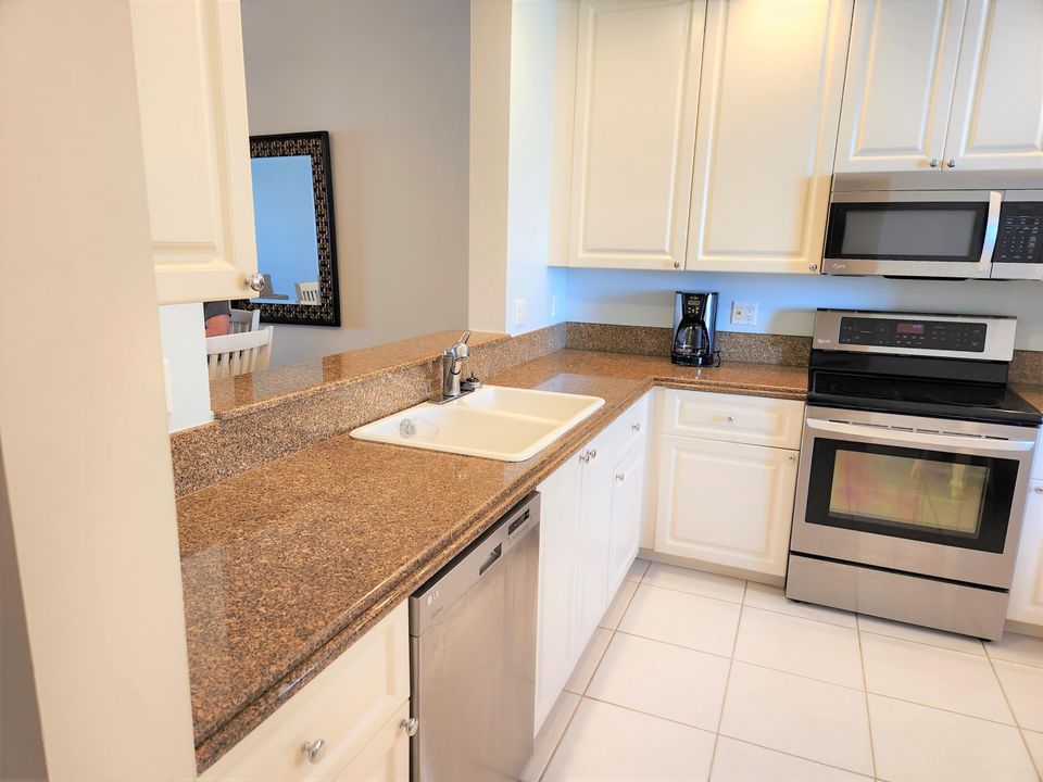 For Rent: $2,600 (2 beds, 2 baths, 1989 Square Feet)