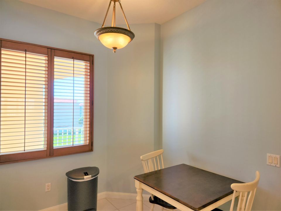 For Rent: $2,600 (2 beds, 2 baths, 1989 Square Feet)