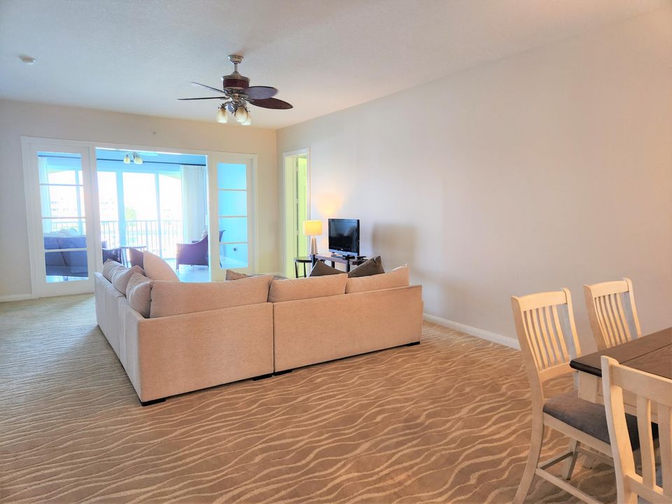 For Rent: $2,600 (2 beds, 2 baths, 1989 Square Feet)