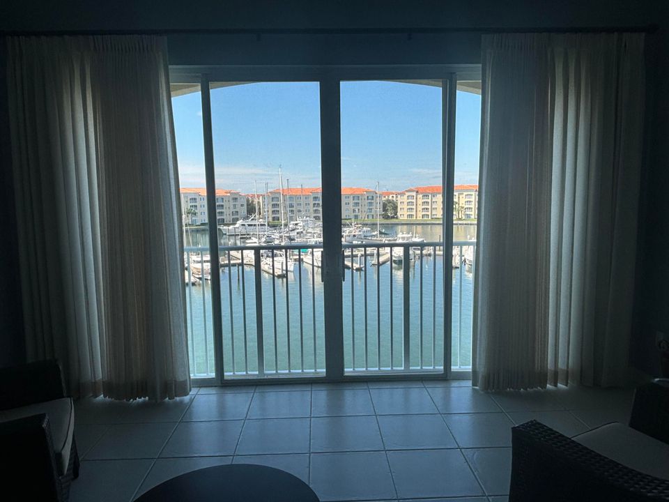 For Rent: $2,600 (2 beds, 2 baths, 1989 Square Feet)