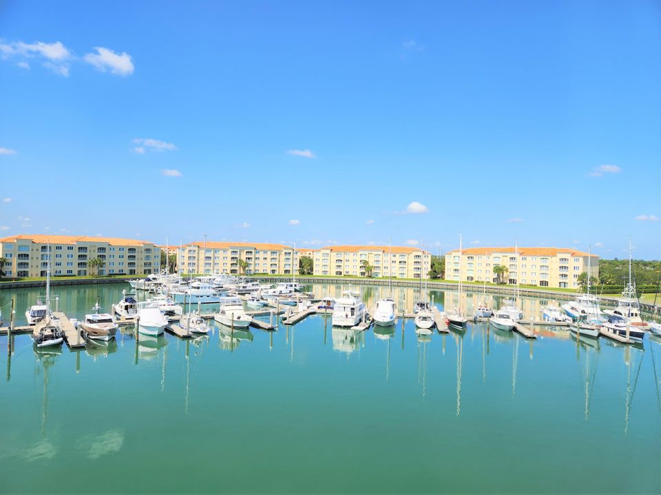 For Rent: $2,600 (2 beds, 2 baths, 1989 Square Feet)