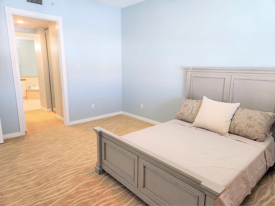 For Rent: $2,600 (2 beds, 2 baths, 1989 Square Feet)