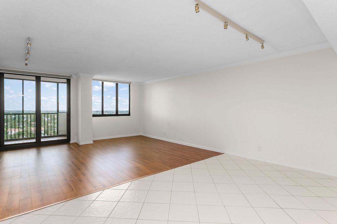 For Sale: $899,000 (2 beds, 2 baths, 1452 Square Feet)