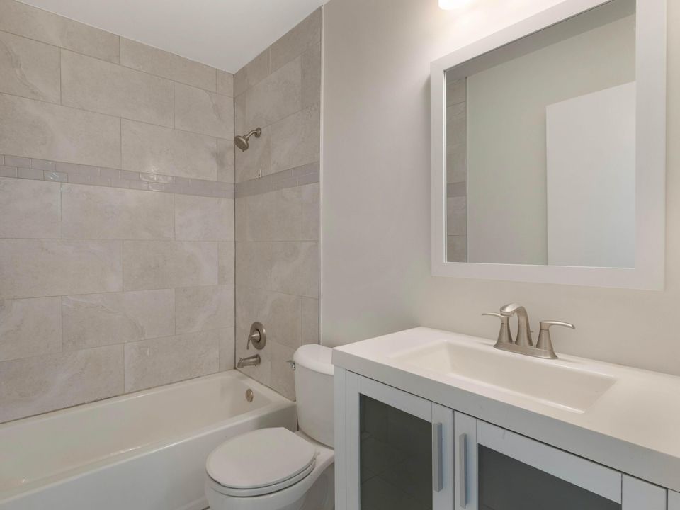 Active With Contract: $379,900 (3 beds, 2 baths, 1559 Square Feet)