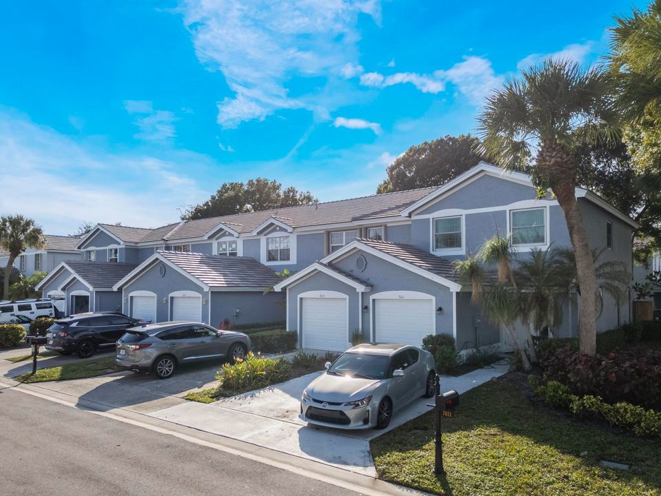 Active With Contract: $379,900 (3 beds, 2 baths, 1559 Square Feet)